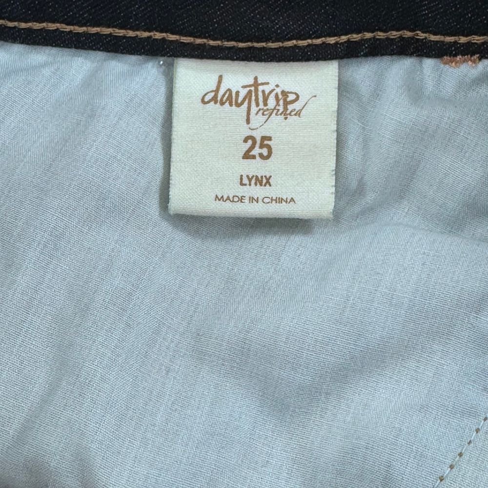 Daytrip Refined Dark Wash Denim Shorts Cuffed Hem Lynk Women's Size 25 - Picture 4 of 5